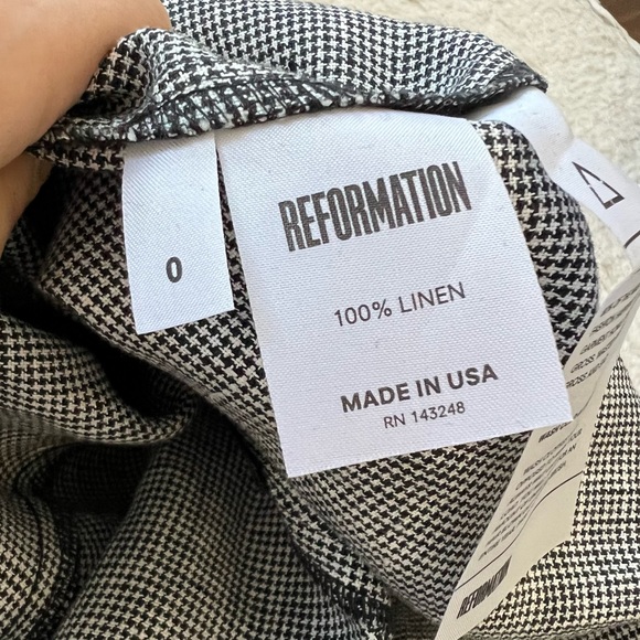 Reformation linen ruffle maxi dress with slit size 0 - Picture 6 of 6